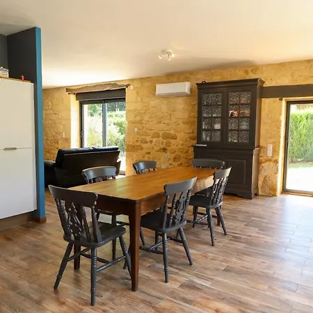 Domaine-charme-piscine-domme